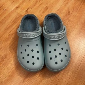 Light blue CROCS fleece-lined with adventure strap